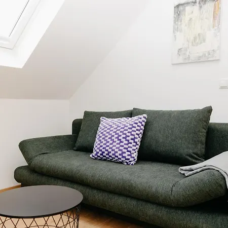 아파트 Nice2be Violet - Zentrum *