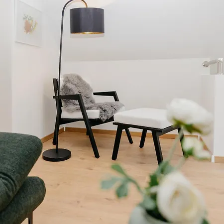 Nice2be Violet - Zentrum Апартаменты *